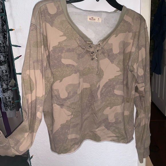Hollister Girls Camo Long Sleeve - Picture 2 of 5